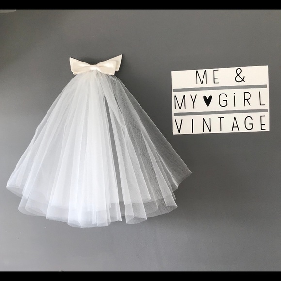 Mini Ivory Veil - Picture 3 of 4